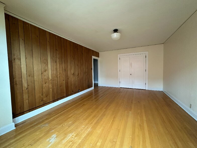 Building Photo - 440 N Park Ave