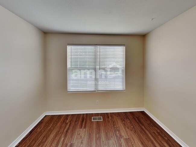 Building Photo - 1877 E Cedar Dr