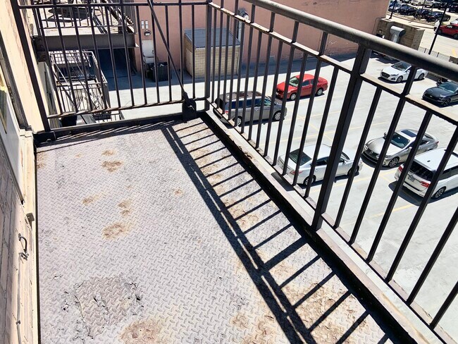 Building Photo - 500 S Clinton St