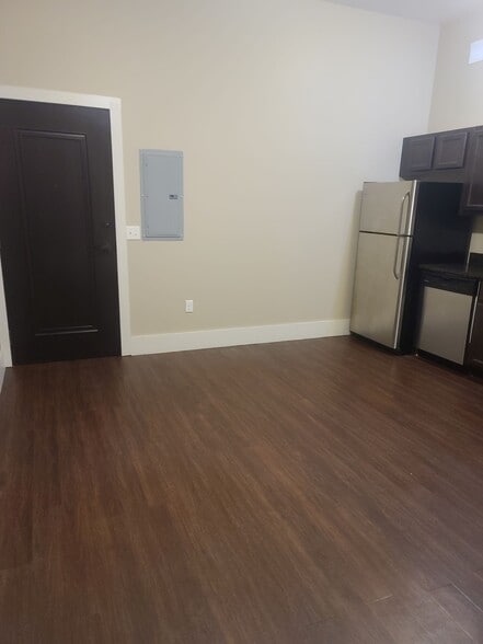 Building Photo - 411 N Brady St