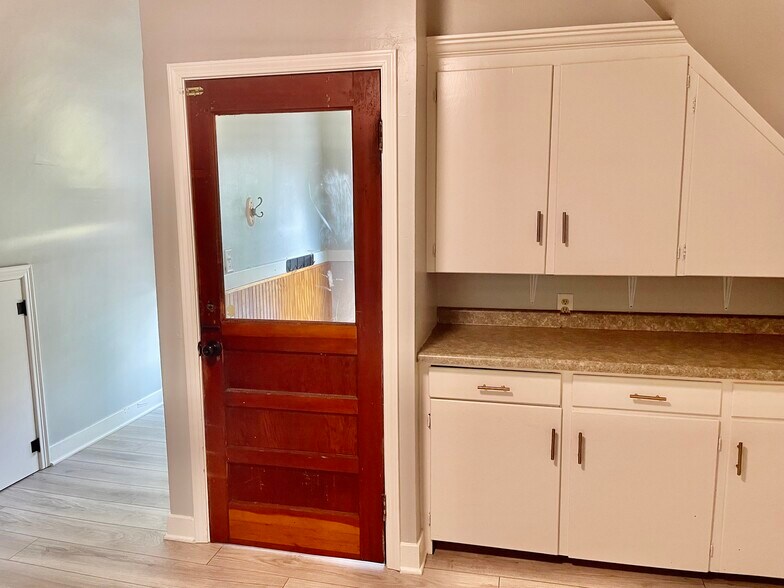 Kitchen view of entry - 1403 Columbus Ave