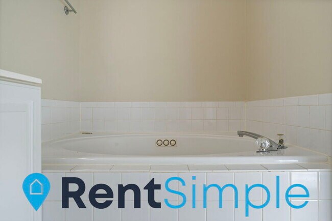 Building Photo - 3631 Madison Ln