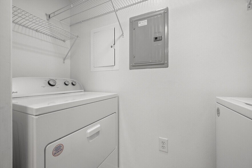 Building Photo - 6475 Emerald Dunes Dr