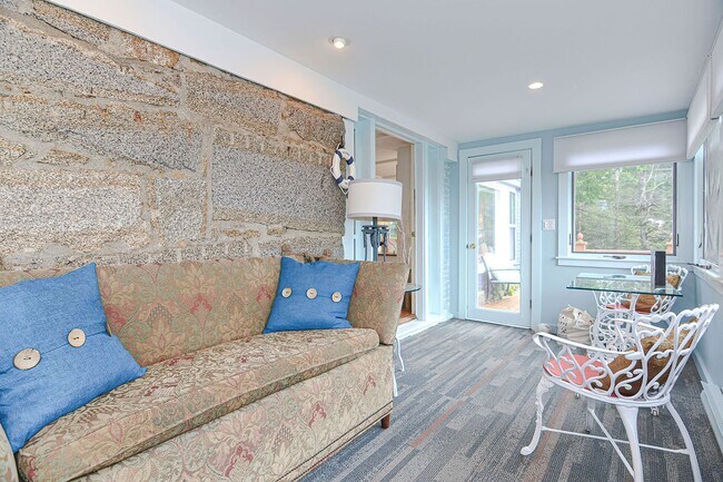 Building Photo - Granite Pier