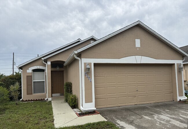 Primary Photo - EAST ORLANDO: 3 bed/2 bath, 2 Car Garage A...