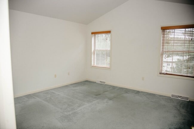 Building Photo - 32 Gantz Meadows