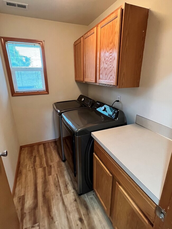 Building Photo - Beautiful Home with LVP Flooring, W/D, Garage, Back Yard, and MORE!