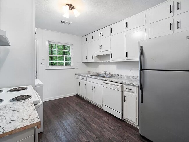 Building Photo - 2540 Joe Jerkins Blvd