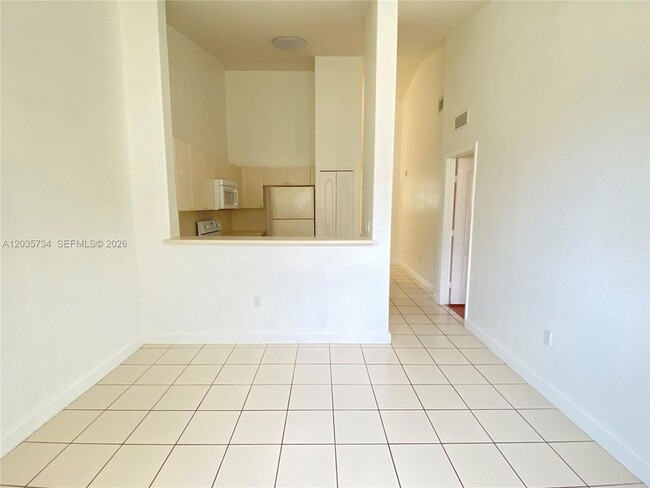 Building Photo - 1658 SE 28th Ct