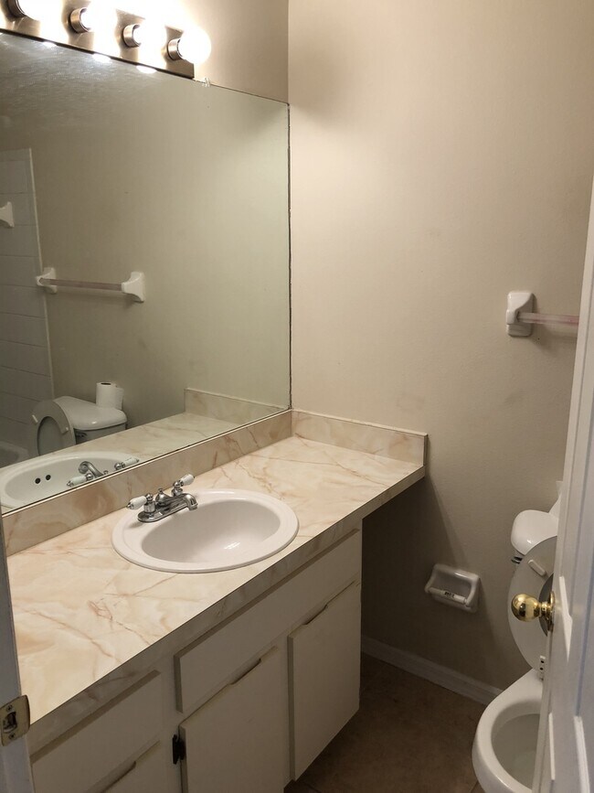 Building Photo - T10