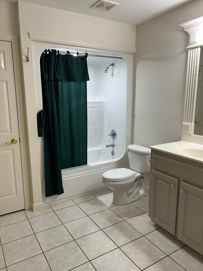 Building Photo - 101 Nemours Ct