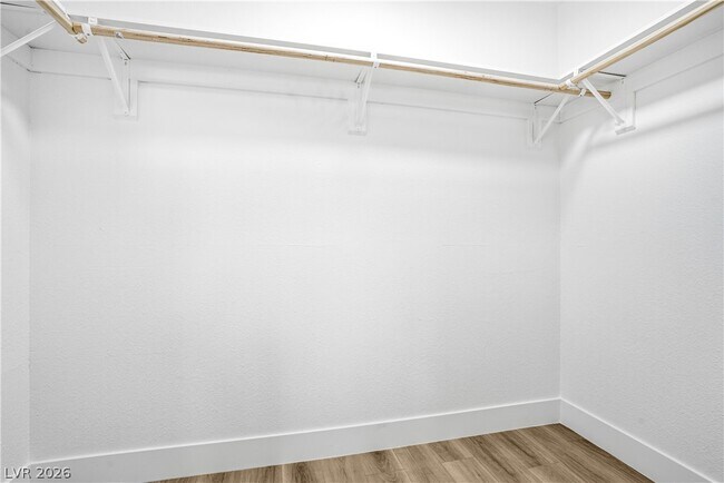 Building Photo - 1532 Waterton Dr