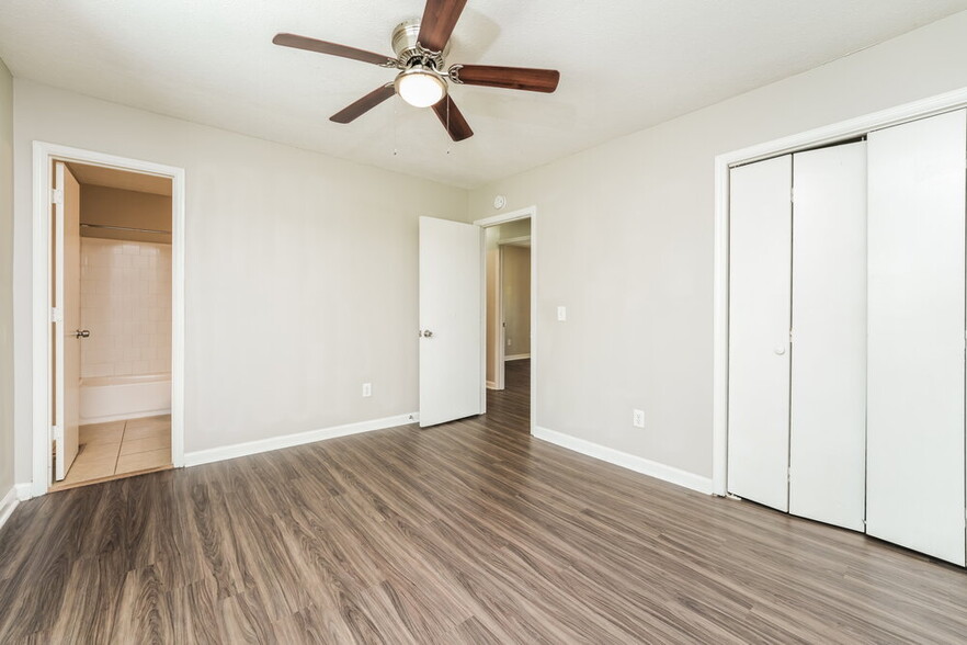 Building Photo - 2098 Drake Ct