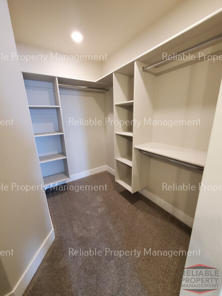 Building Photo - 359 N 3rd W