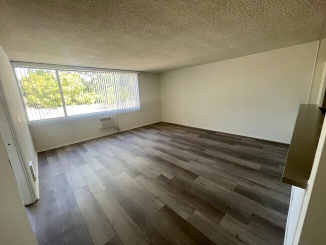 Interior Photo - 11139 Acama Street,