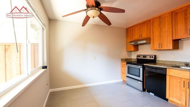 Building Photo - 5160 Westdale Dr