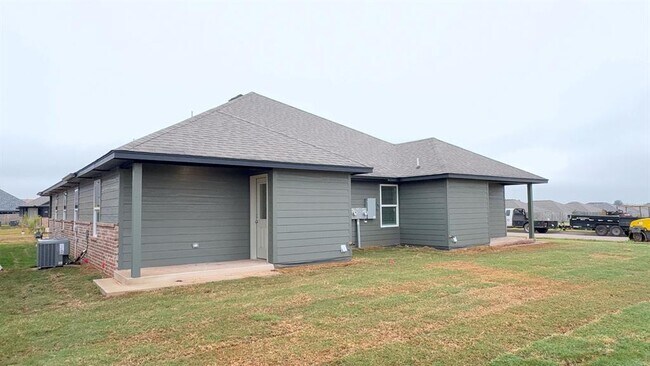 Building Photo - 1221 NW 113th St