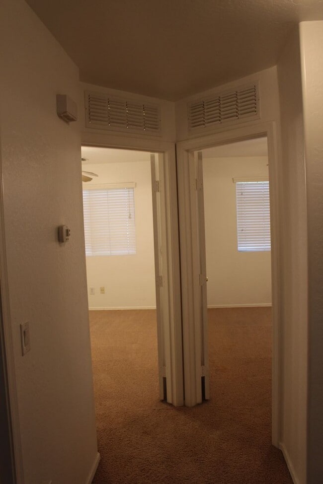 Building Photo - 4 bed 2.5 bath Magic Ranch Home