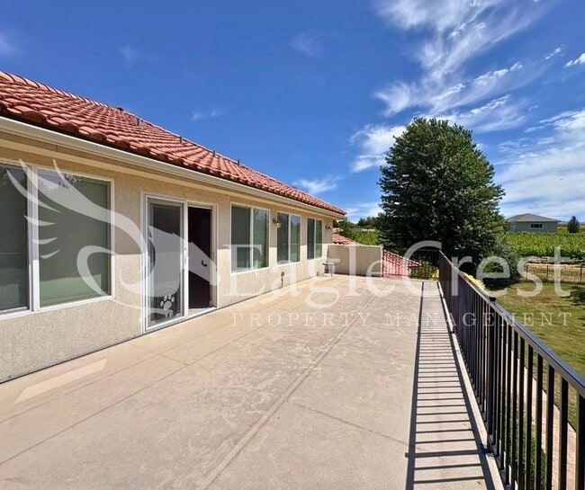 Building Photo - 44 Vinehill Dr