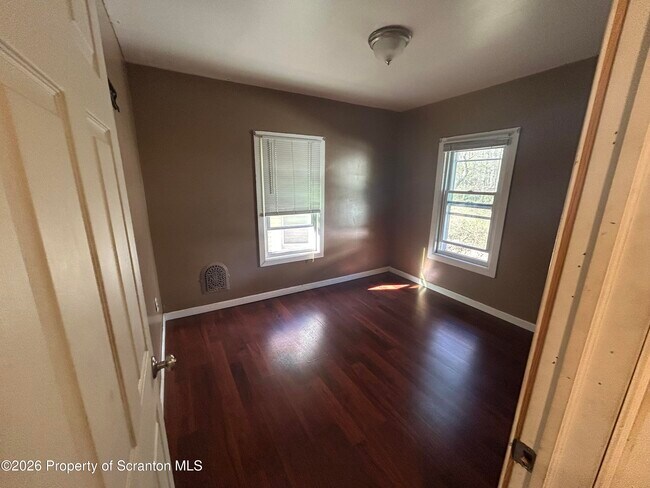 Building Photo - 945 Woodlawn St