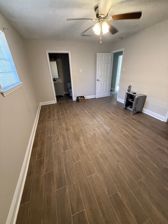 Building Photo - 7718 Reindeer St