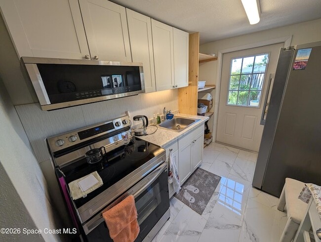 Building Photo - 2050 N Shannon Ave