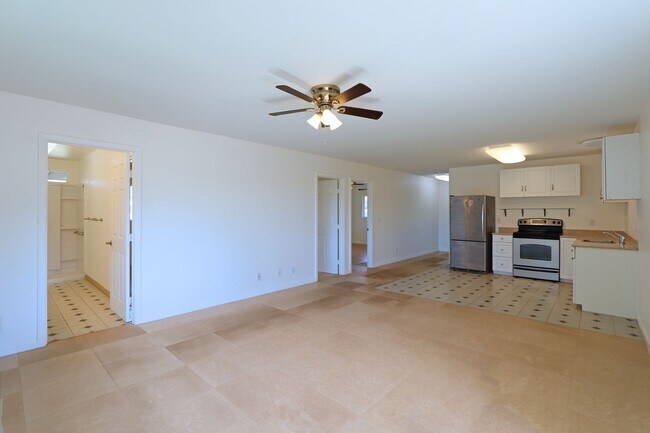Building Photo - 1024
