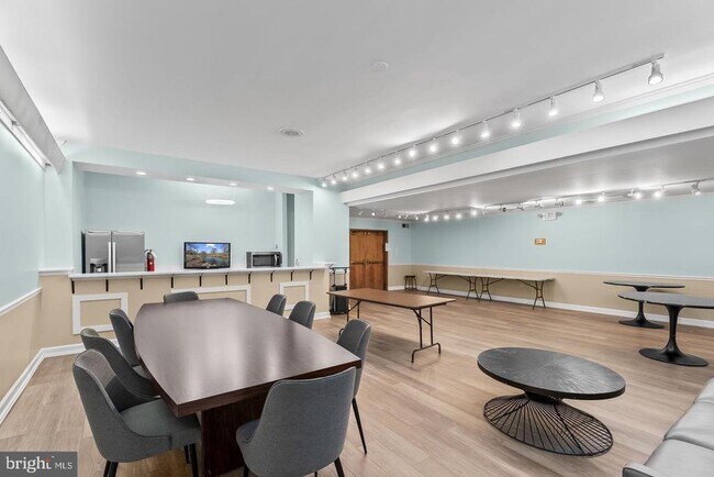 Building Photo - 5340 Holmes Run Pkwy