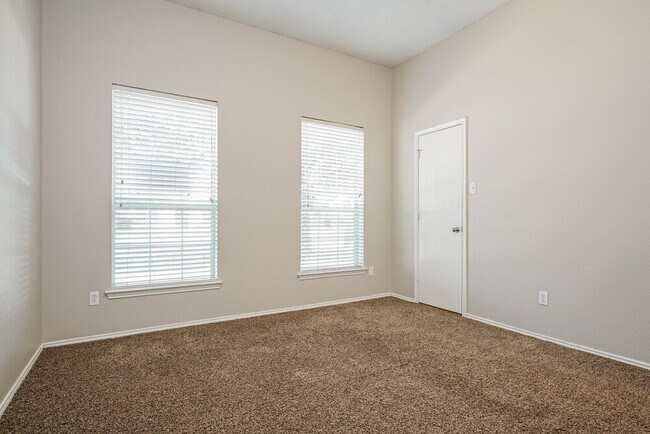 Building Photo - 1415 Heather Ridge Dr