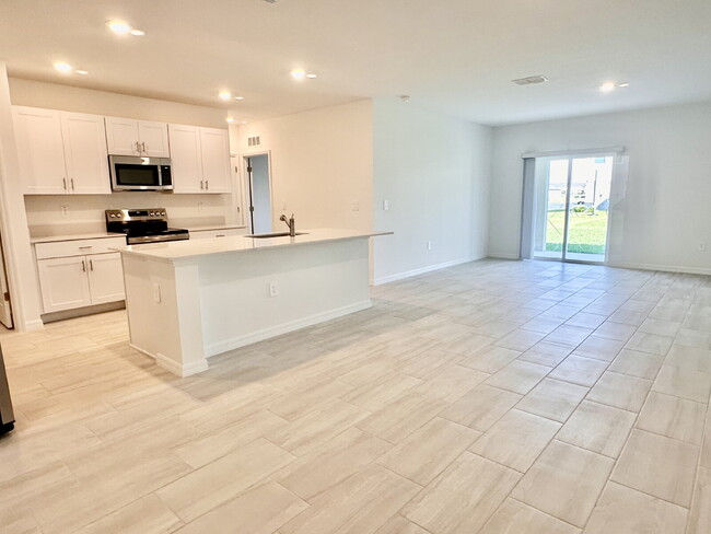 Building Photo - 8406 Blue Wave Ln E