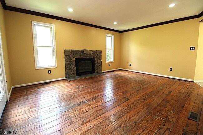 Building Photo - 11 Cypress Ln