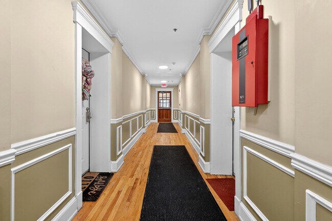 Building Photo - 608 Bramhall Ave