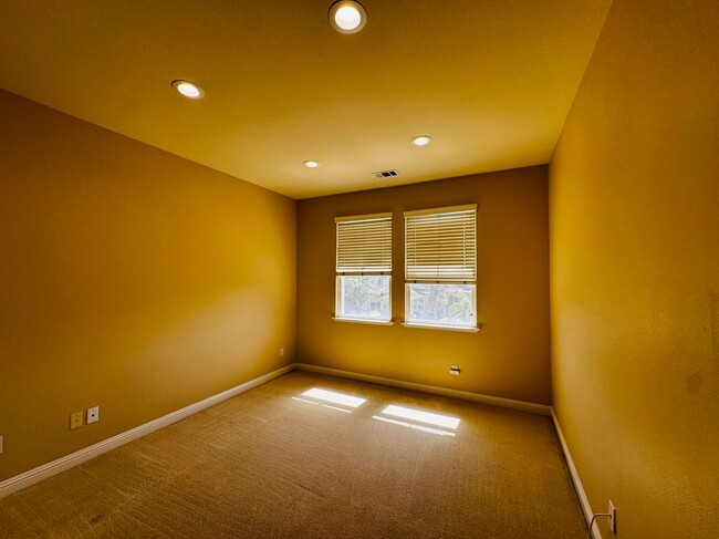 Building Photo - 3832 Carrera Ct