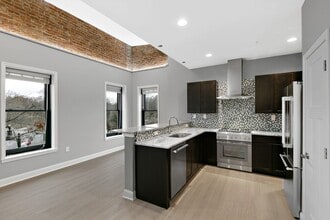 Building Photo - 560 Madison Ave