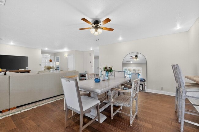 Building Photo - 6500 Martin Ct NE