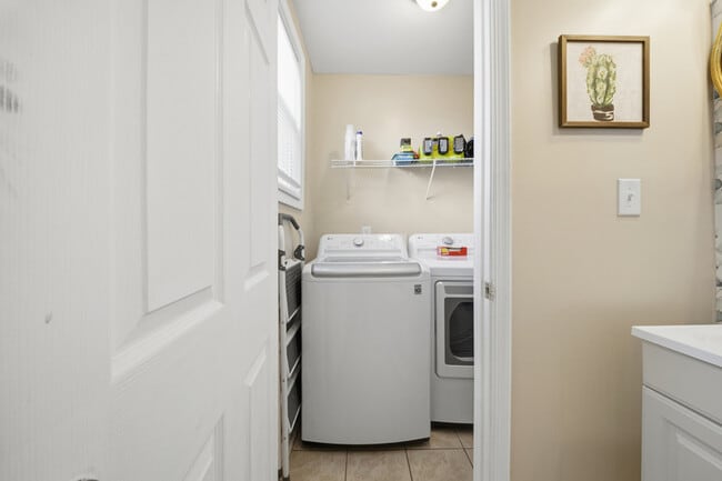 Building Photo - 146 W Seaview Ave