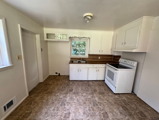 Building Photo - Close to uptown Shelby, NC (Still to compl...