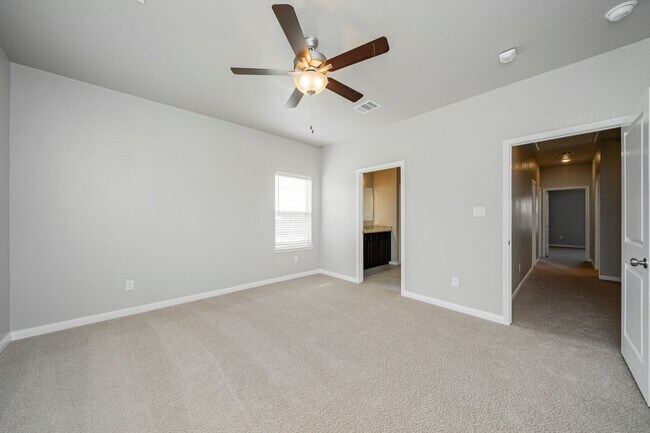Building Photo - Spacious Townhome Available Now!