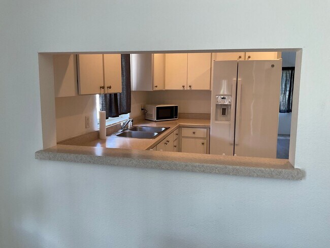 Building Photo - Lake view is quiet