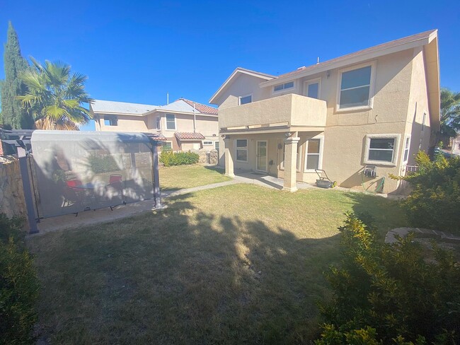Building Photo - East El Paso 3 bed Refrig A/C w/Loft!