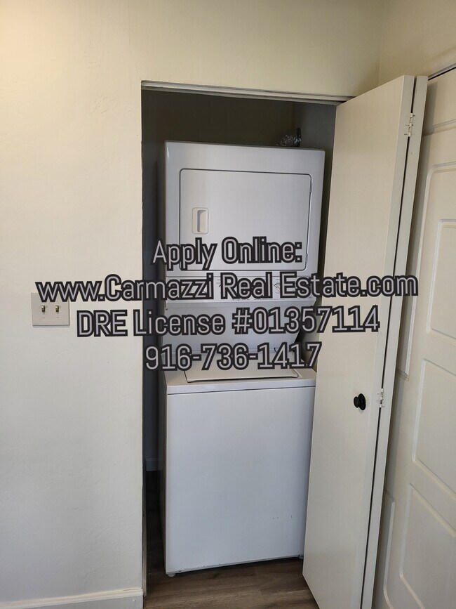 Building Photo - 6046 Vía Casitas