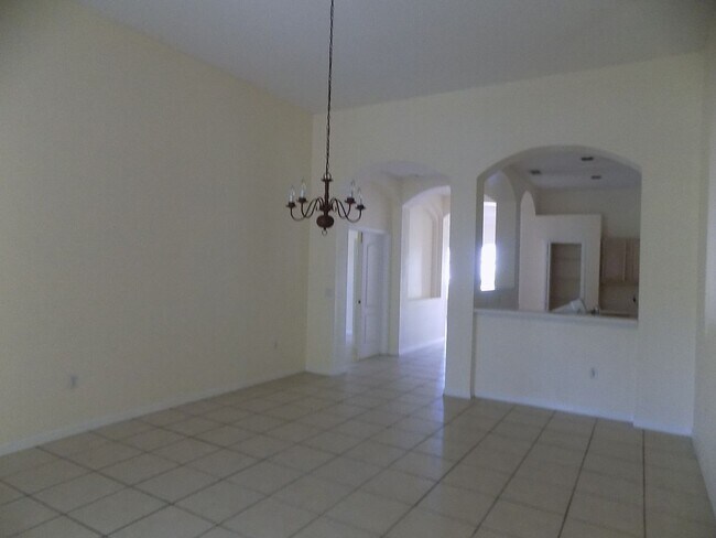 Building Photo - CHARMING 3BR/2BA/OFFICE/2GARAGE