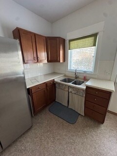 Kitchen - 717 Warner Ave