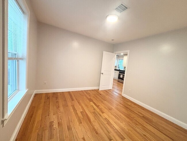 Building Photo - 156 Bow St