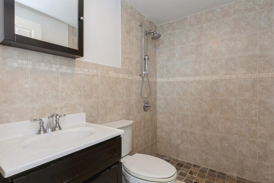 Building Photo - 809-815 22nd St Unit# 606