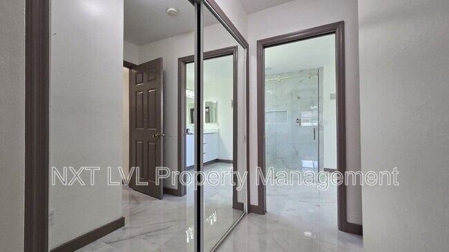 Building Photo - 511 SE 25th Terrace