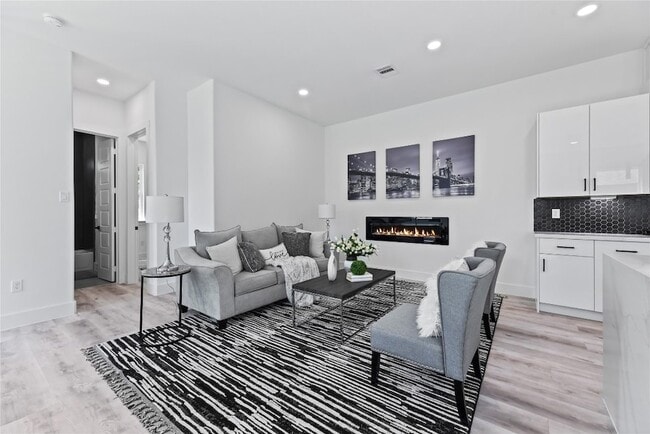 Building Photo - 7210 England St