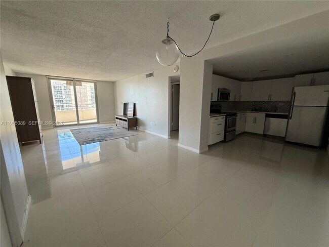 Building Photo - 5555 Collins Ave