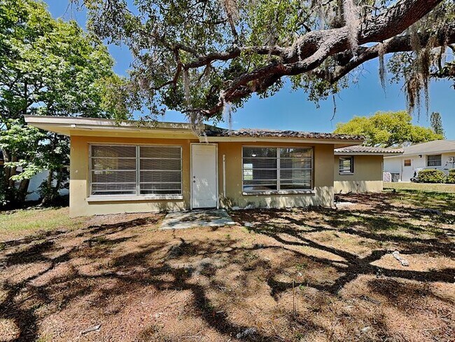 Building Photo - 10632 Laburnum Dr