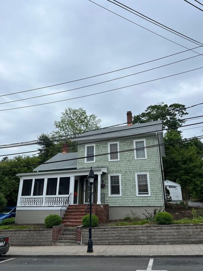 Building Photo - 303 E Main St